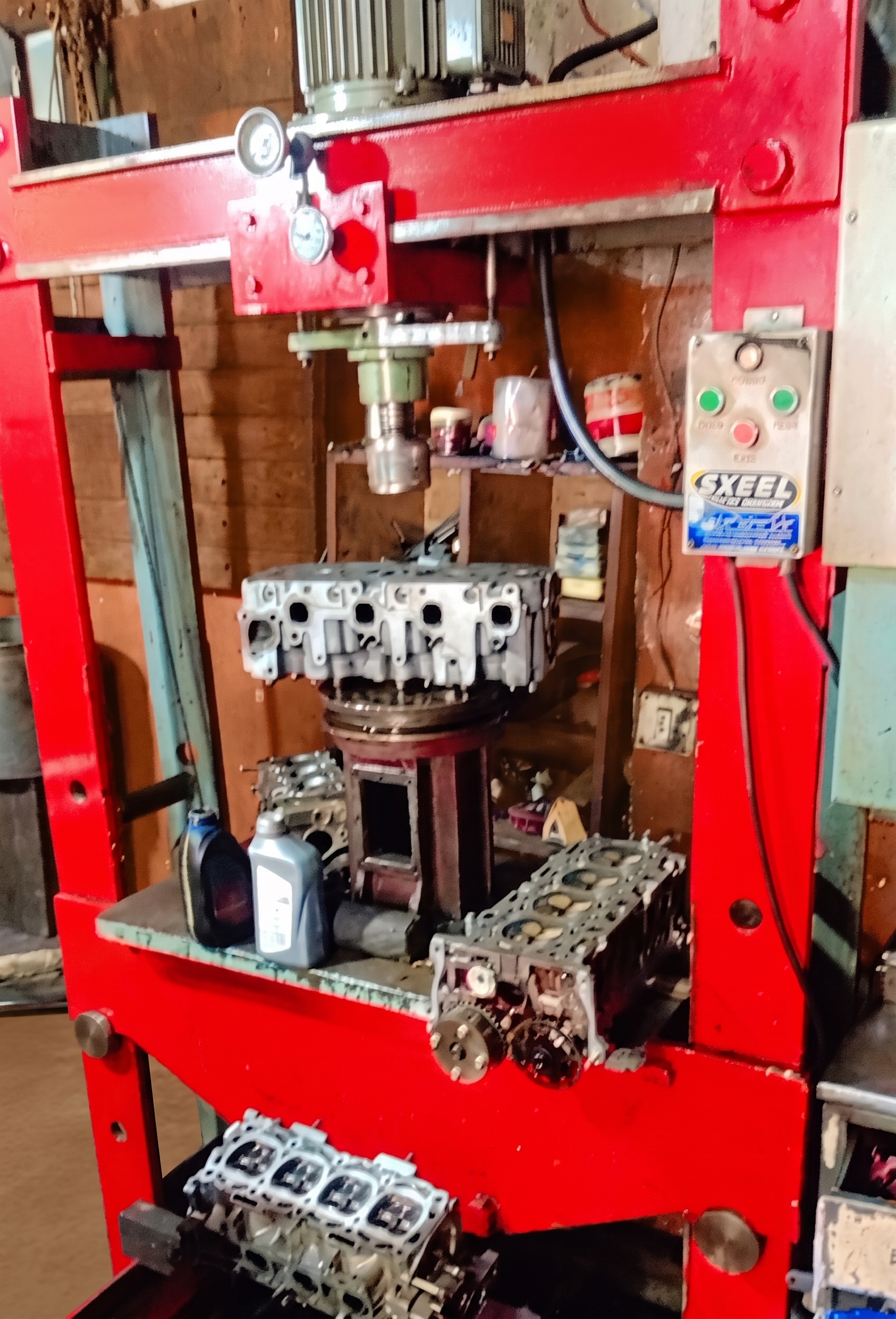 Precision engine machining equipment